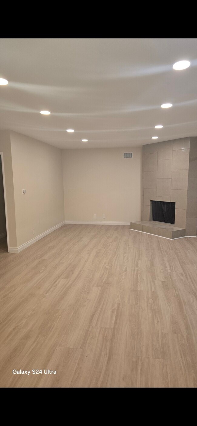 Foto del edificio - 20533 Stagg St