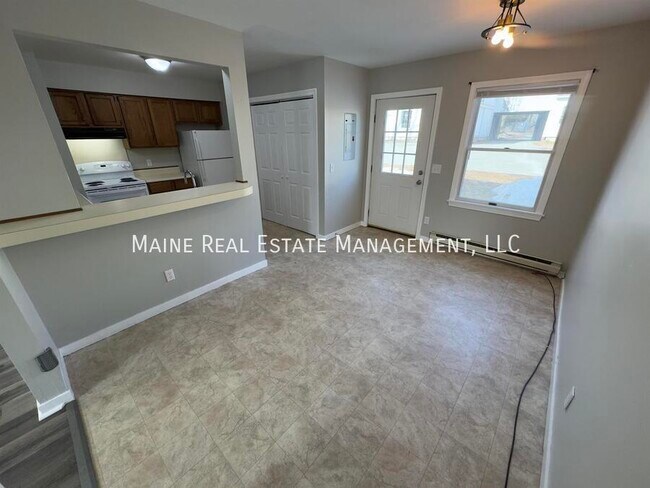 Foto del edificio - 114 Main Rd N