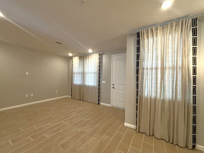 Building Photo - Gorgeous 3 Bedroom 2 bath Home for rent in...