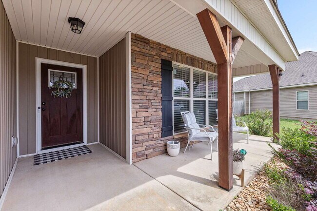 Foto del edificio - "Charming 3-Bedroom Home with 2 Full Baths...