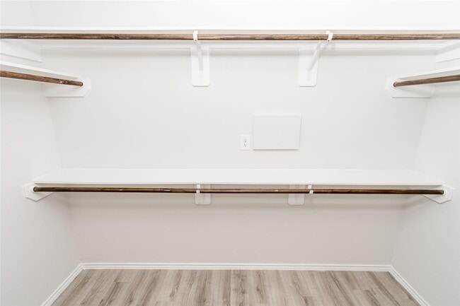 Building Photo - 17347 Desmond St