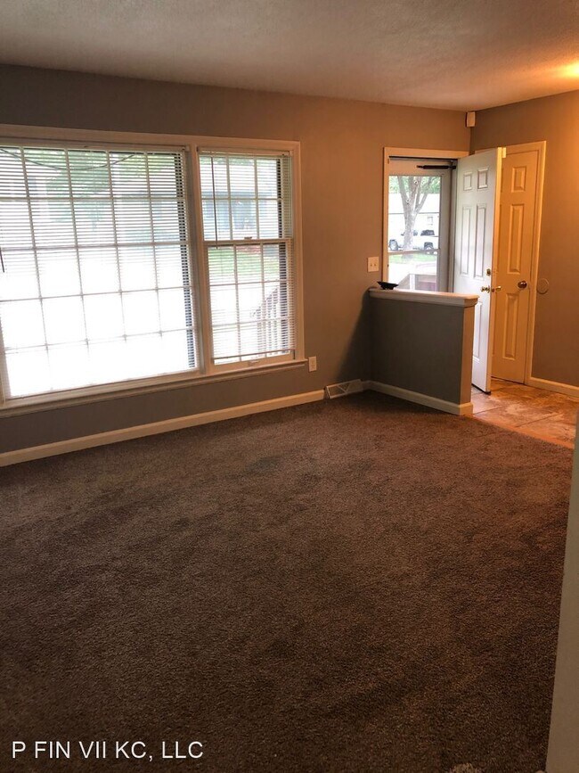 Foto del edificio - 3 br, 3 bath House - 11806  Smalley Ave