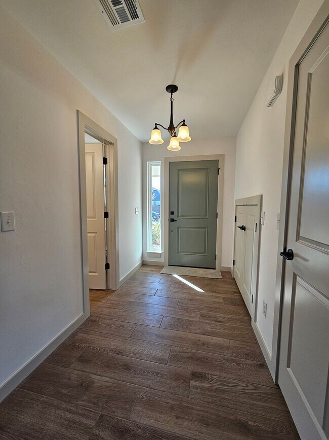 Building Photo - (3) Bed/(2.5) Bath Townhome Avail NOW! New Construction!