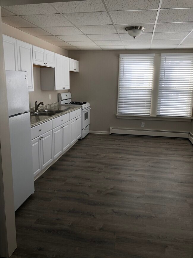 Kitchen - 202 Penn Ave