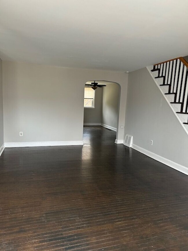 Building Photo - 3 bedroom, 1 Bath in Desirable Location