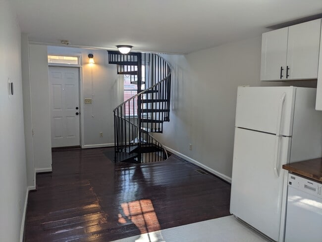 Living room - 1528 Olive St