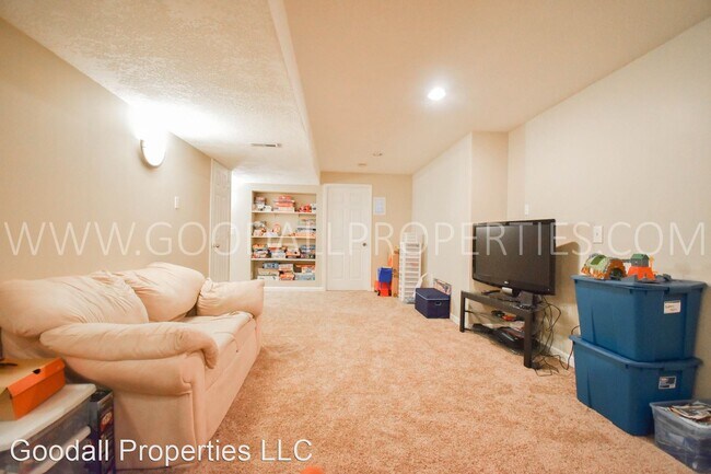 Building Photo - 4616 Meadow Valley Dr