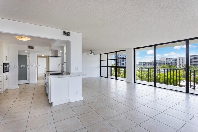 Building Photo - 200  Leslie Dr  709 Hallandale Beach Fl 33009