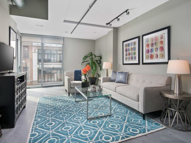 Foto principal - 1241 N MILWAUKEE Ave