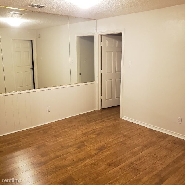 Building Photo - 3 br, 2 bath House - 811 Saint Paul Ct
