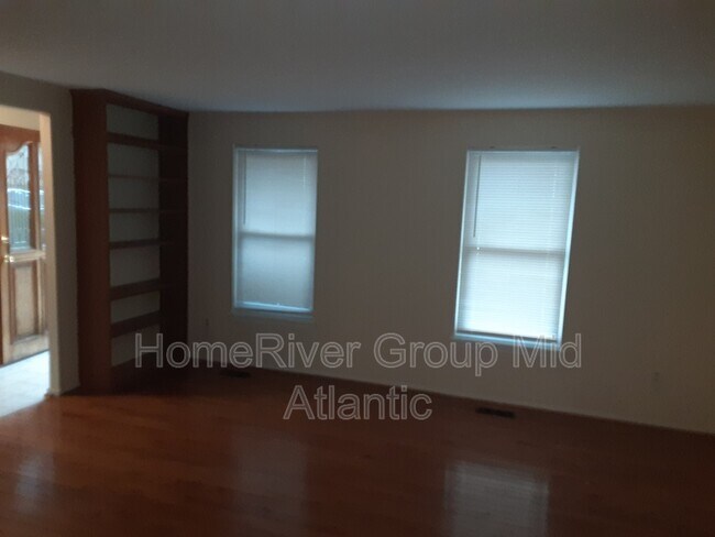 Foto del edificio - 4 Stoneham Ct