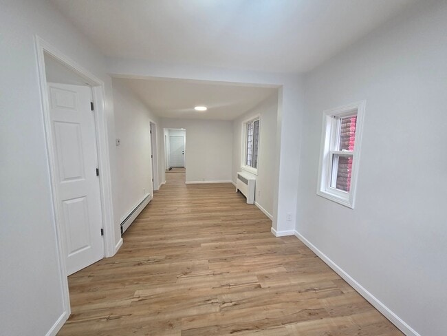 Building Photo - Newly Updated 3 bedroom 1 bathroom Apartment for Rent!