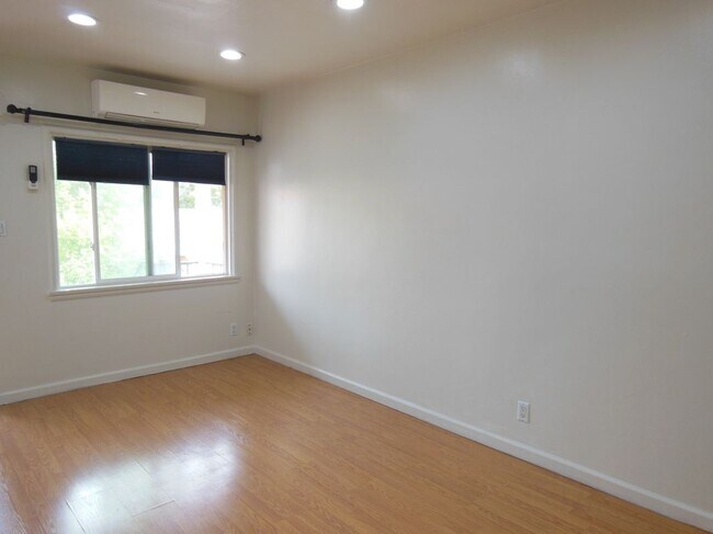 Foto del edificio - 307 N Howard St