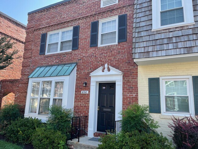 Welcome to 6747 Kenwood Forest Lane - 6747 Kenwood Forest Ln