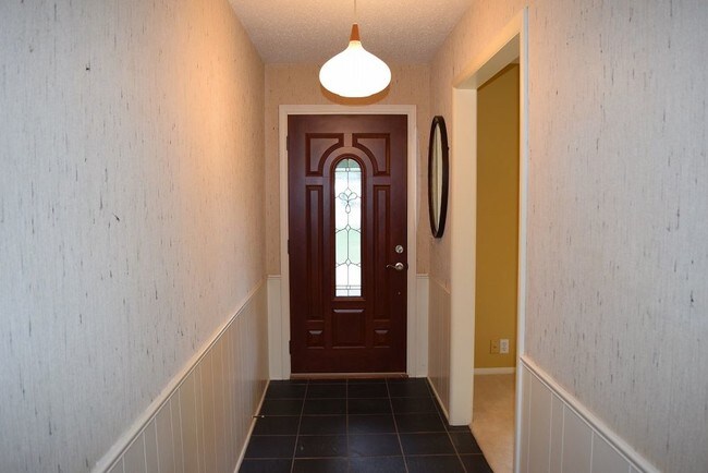 Building Photo - 3137 Lakeside Dr