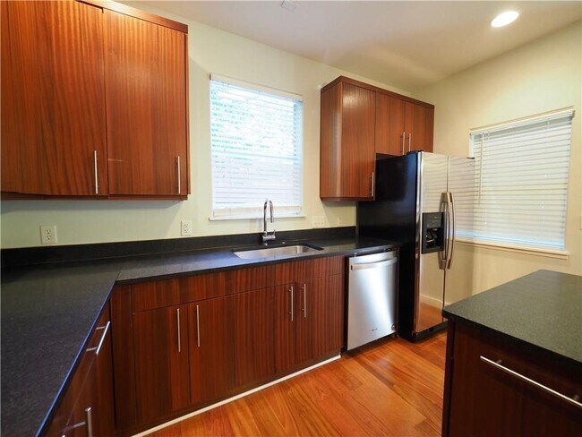 Foto del edificio - 1701 Garner Ave