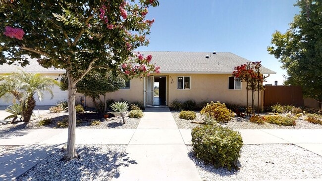 Building Photo - Beautiful House on Manhasset! Great Views! (Lease out, pending signatures. Check back in a few da...