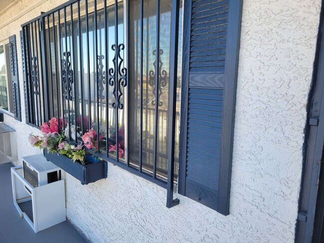 Building Photo - ~~WELCOME HOME~~ 2ND STORY 1 BED CONDO IN ...