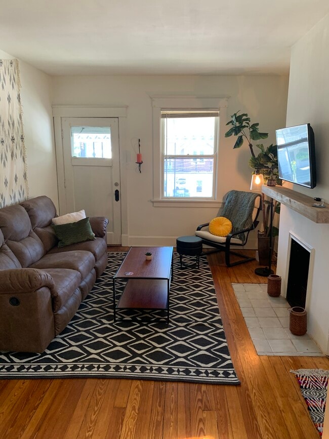 Living room - 3402 Brotherton Rd