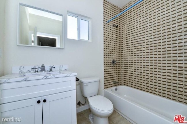 Foto del edificio - 4817 S Gramercy Pl