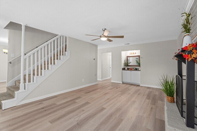 Building Photo - 16015 Southampton Dr