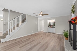 Building Photo - 16015 Southampton Dr