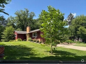 Building Photo - 580 Riverview Dr