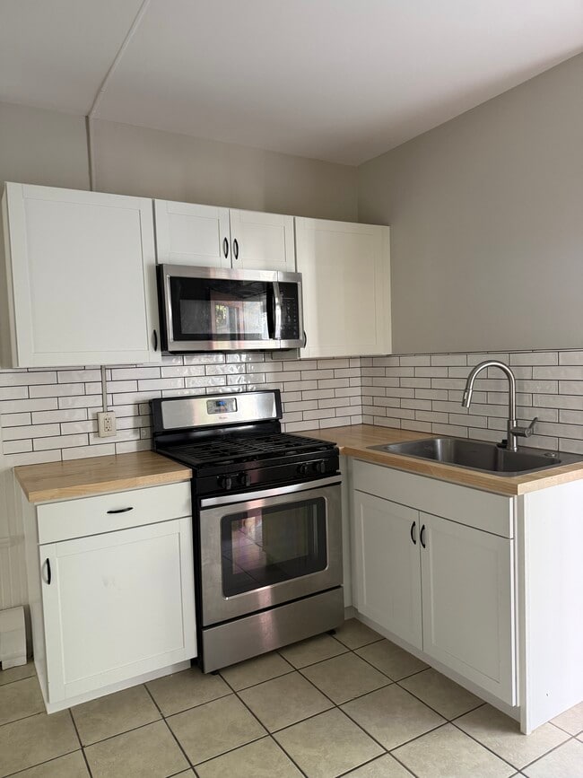 Building Photo - 214 Wall St