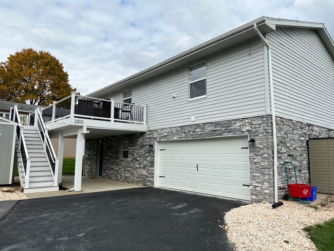 Building Photo - 2103 Circleville Rd