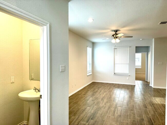 Building Photo - 1832 Ash Oak Ln