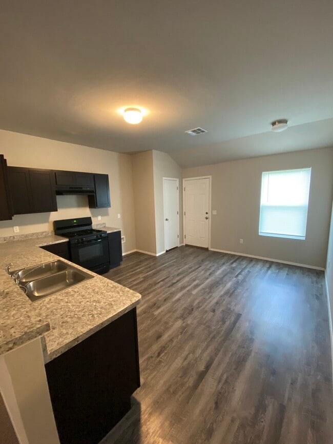 Building Photo - 1840 Land Run Dr