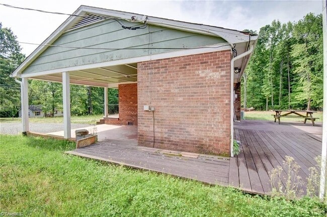 Building Photo - 1002 Phineas Dr