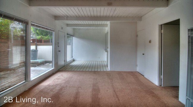 Building Photo - 1105 Woodside Rd