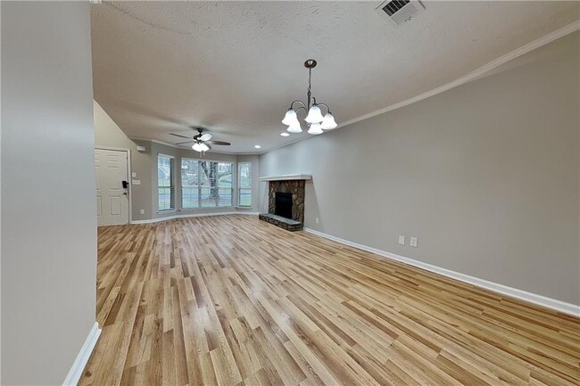 Building Photo - 5652 Longbow Dr