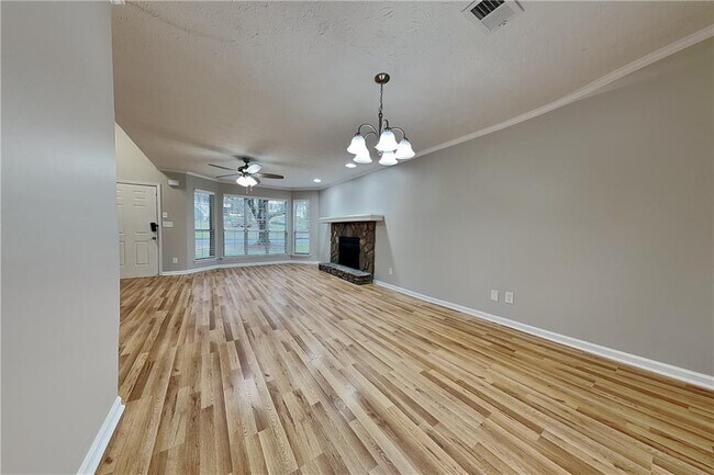 Foto del edificio - 5652 Longbow Dr