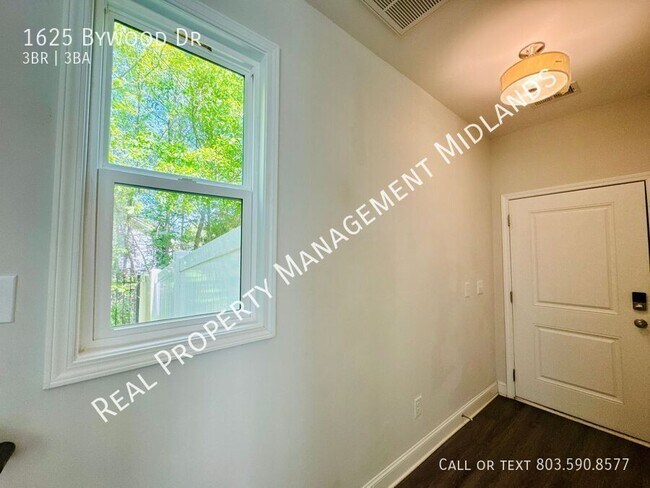 Foto del edificio - 1625 Bywood Dr