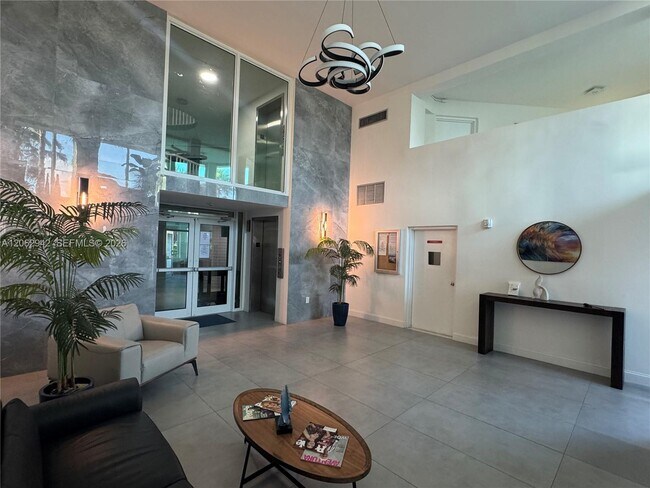 Foto del edificio - 4000 NE 170th St