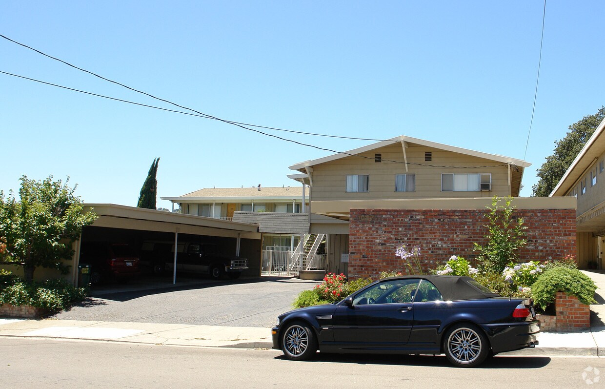Building Photo - 1007 Brown Ave