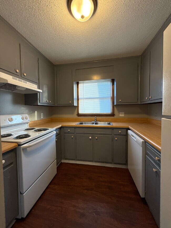 Building Photo - "Spacious 2-Bed, 2-Bath Haven on Bonnell Drive – Comfort and Convenience in Huntsville!"