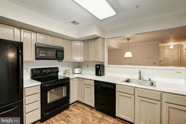 Foto del edificio - 8303 Bluebird Way