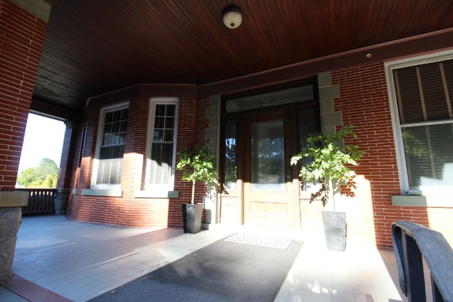 Foto del edificio - 800 Monroe Ave