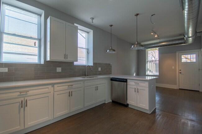 Building Photo - 2110 W 18th St