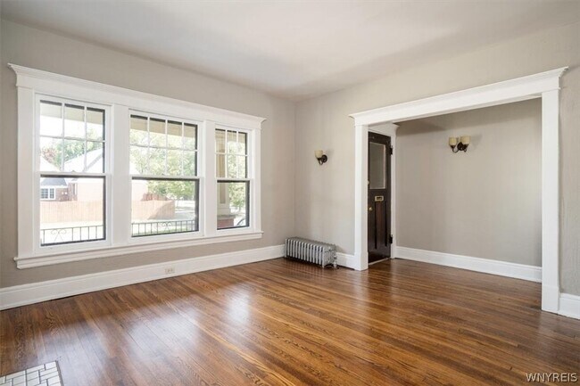 Foto del edificio - 825 Forest Ave