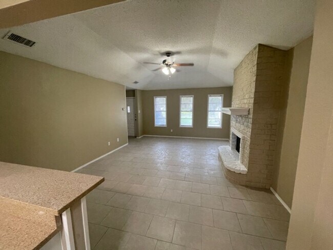 Foto del edificio - 3 bedroom 2 bathrooms