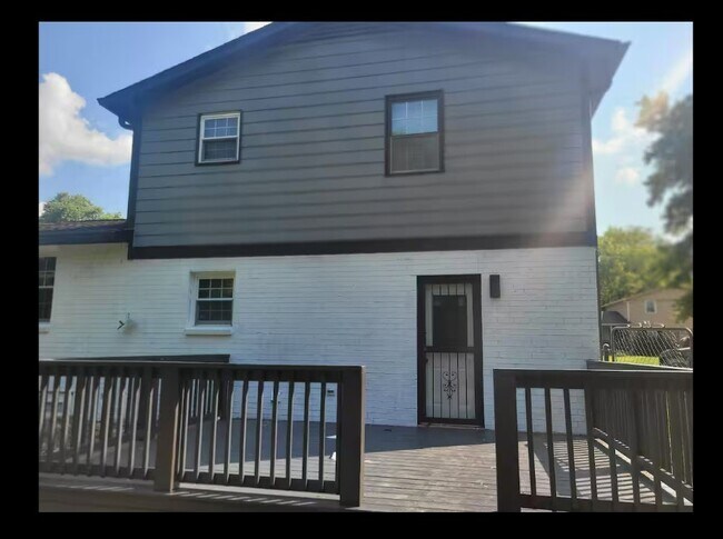 Foto del edificio - 4880 Barclay Square Dr