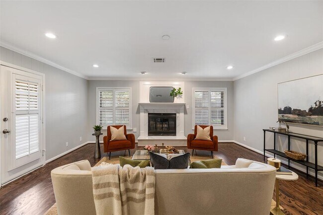 Building Photo - 2118 Lazybrook Dr