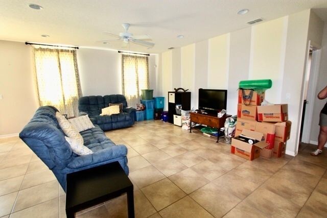 Building Photo - Longwood- 3 Bedroom 2 Bathroom - 1695.00