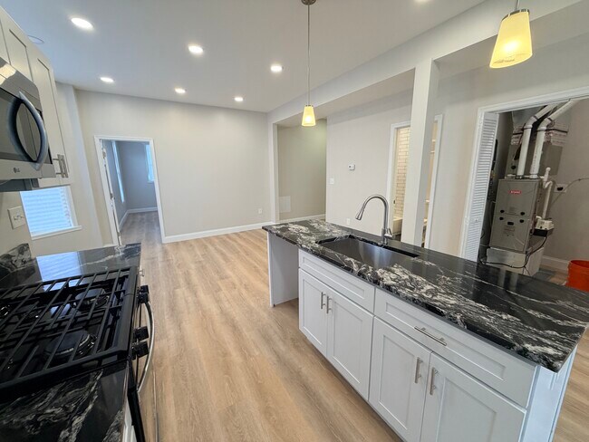 Cocina - 3 E Overlea Ave