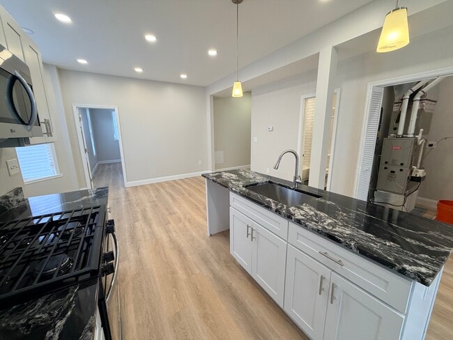 Kitchen - 3 E Overlea Ave