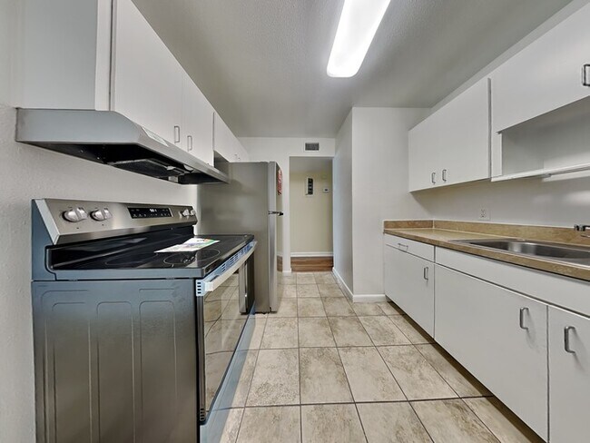 Foto del edificio - 6809 E North Bay St